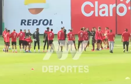 La Seleccin Peruana recibi a un grupo de hinchas en Videna.