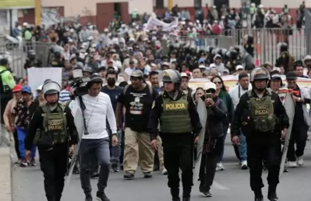 PNP denuncia agresiones contra efectivos durante paro.