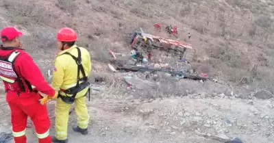 Accidente de trnsito deja cuatro fallecidos y varios heridos.