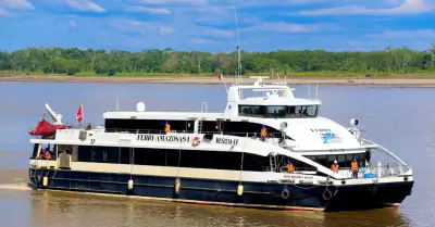 Transporte fluvial en la Amazona