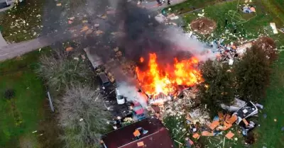 Explosin e incendio en vivienda deja dos fallecidos.