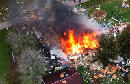 Explosin e incendio en vivienda deja dos fallecidos.