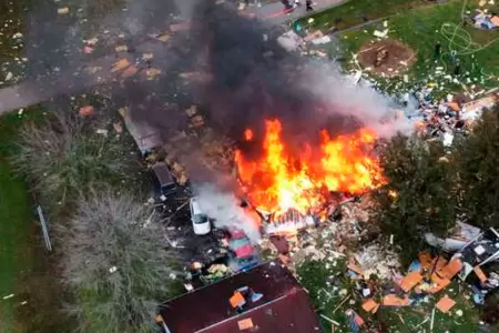 Explosin e incendio en vivienda deja dos fallecidos.