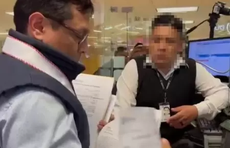 Detienen a inspector de Migraciones.