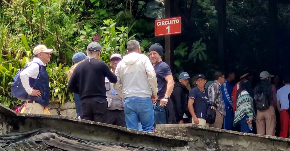 Carles Puyol visitando las ruinas de Machu Picchu.