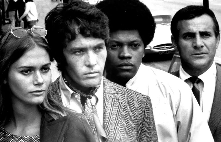 Peggy Lipton, a la izquierda, Michael Cole, Clarence Williams III y Tige Andrews en "The Mod Squad"