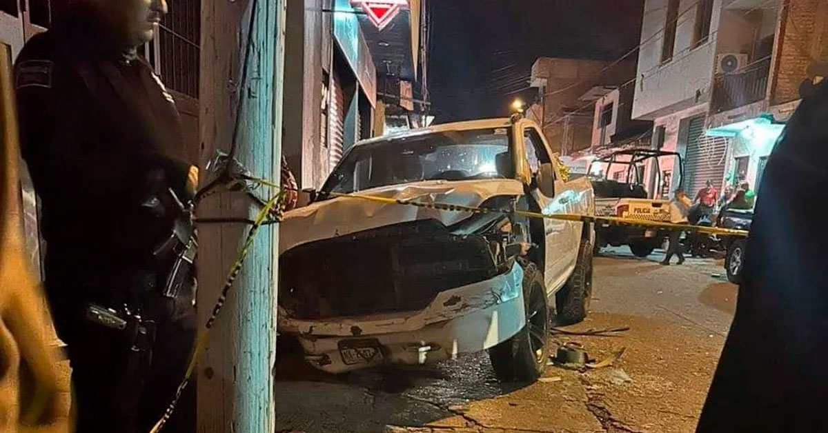 Conductor protagoniza aparatoso accidente y deja al menos dos fallecidos en caravana navideña