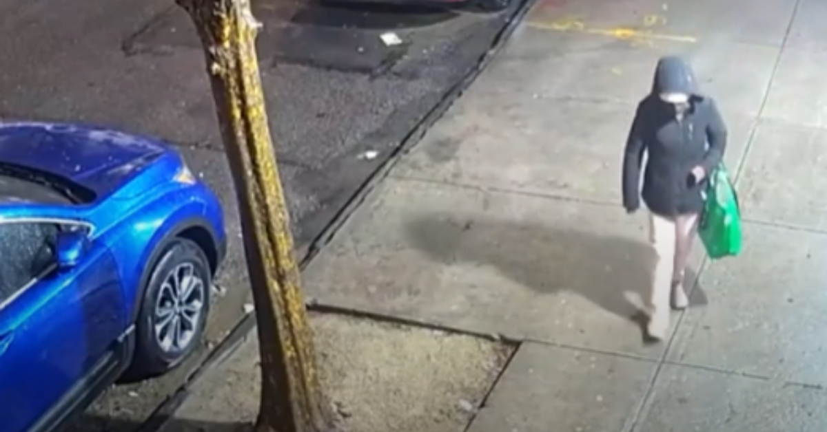 Abandonan a bebé recién nacida en una bolsa de supermercado