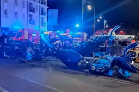 Accidente en desfile navideo deja varios heridos.