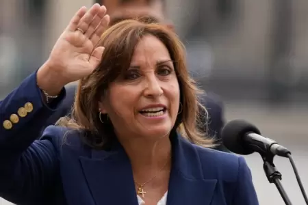 La presidenta Dina Boluarte vara descuento salarial tras no justificar su ausen