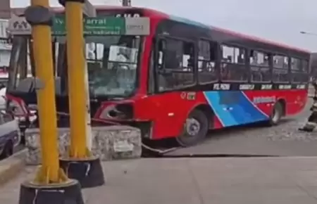 Bus de 'El Rpido' ocasion choque en Comas.