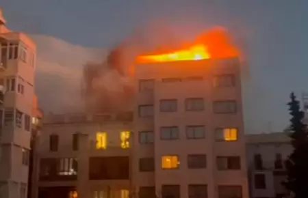 Incendio en sauna de hotel dej cuatro heridos.