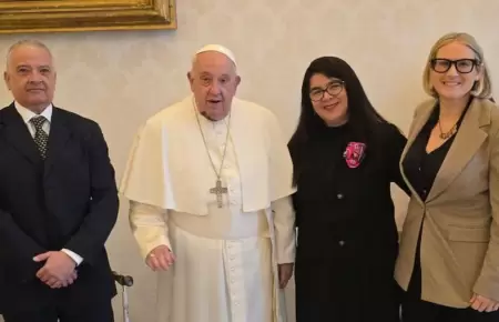 Paola Ugaz y Pedro Salinas visitan al Papa Francisco