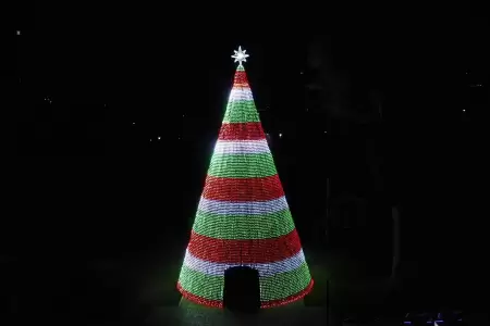 Vive la magia de la Navidad con el rbol Smart de Opalux