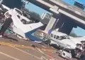 Terrible! Avioneta se estrella contra tres autos al intentar aterrizar de emergencia