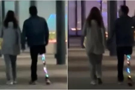 Hombre ilumina su pierna protsica con luces navideas