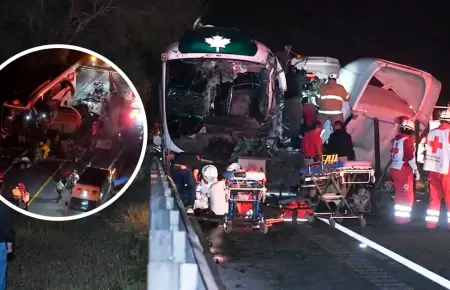 Accidente en carretera deja un fallecido y 15 heridos.