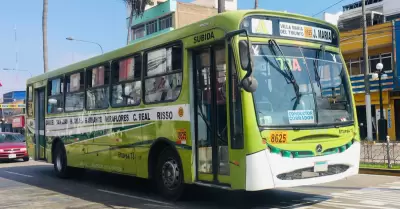 Bus de ETUPSA 73 es atacado por asaltantes y paraliza sus labores.