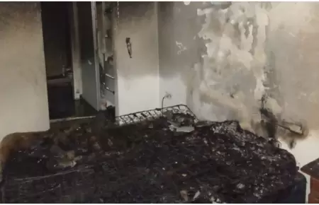 Cargador de celular provoca voraz incendio en edificio