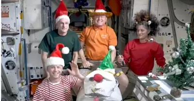 Astronautas celebran Navidad desde el espacio.