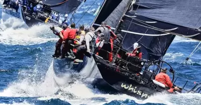 Deportistas mueren en plena competencia en el mar.