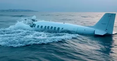 Avioneta se estrella en el mar en Emiratos rabes.