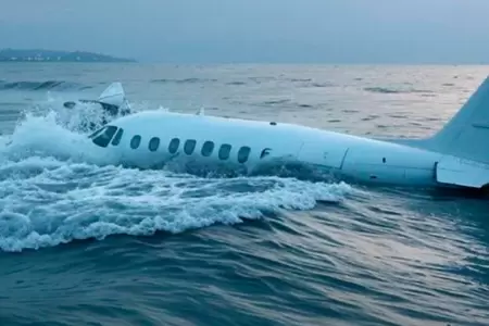 Avioneta se estrella en el mar en Emiratos rabes.