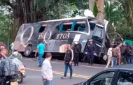 Bus de agrupacin musical sufre aparatoso accidente: Reportan un fallecido y ms de 10 heridos