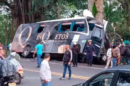 Bus de agrupacin musical en Colombia sufre terrible accidente.