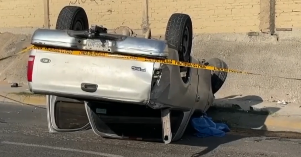Hombre muere en terrible accidente de tránsito: Volcó su camioneta y luego le cayó encima