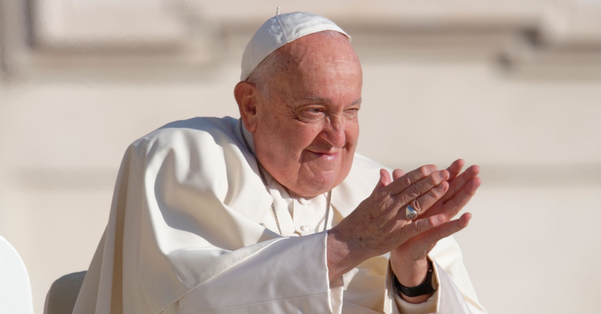 Papa Francisco sufre accidente en el Vaticano: Caída en su residencia le causa contusión en el brazo
