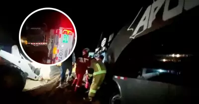 Bus choc contra camioneta dejando un fallecido y 13 heridos.