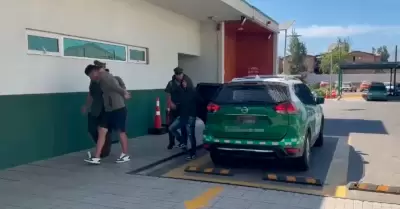 Hombre detenido por preguntar por su cmplice de robo en comisara.