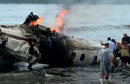 Avioneta se estrell en playa de Brasil.