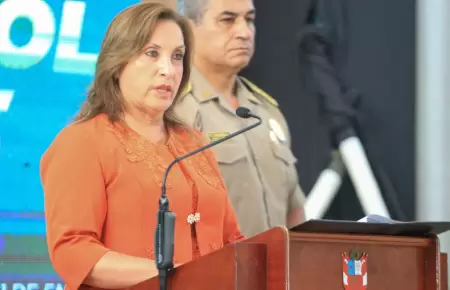 Presidenta condena procesos penales contra policas que usan armas de fuego para