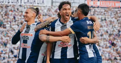 Alianza Lima venci 2-0 a Emelec en la 'Tarde Blanquiazul'.