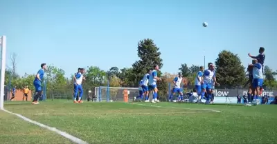 Alianza Lima venci 2-1 a Vlez con tanto de Renzo Garcs.