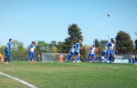 Alianza Lima venci 2-1 a Vlez con tanto de Renzo Garcs.