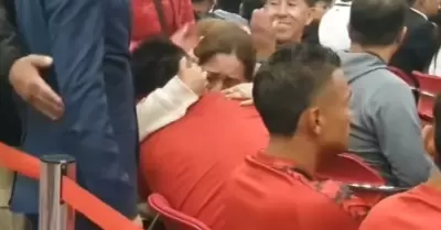 Reencuentro entre Christian Cueva y su madre