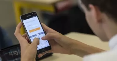 Proponen prohibir el uso de celulares en colegios.