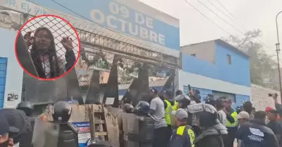 Comerciantes se atrincheran a mercado '9 de octubre'.