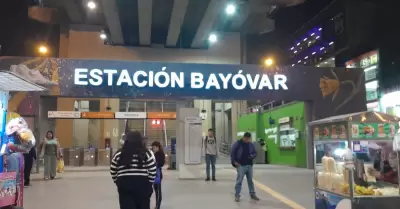 Menor sufri un alarmante momento cuando qued atrapado en escalera mecnica.