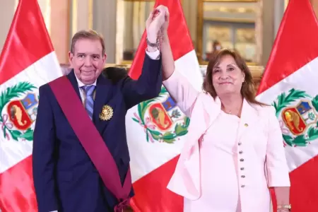 Edmundo Gonzlez agradece condecoracin a Dina Boluarte