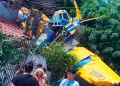 Avioneta protagoniza aparatoso accidente y se estrella sobre el techo de una vivienda