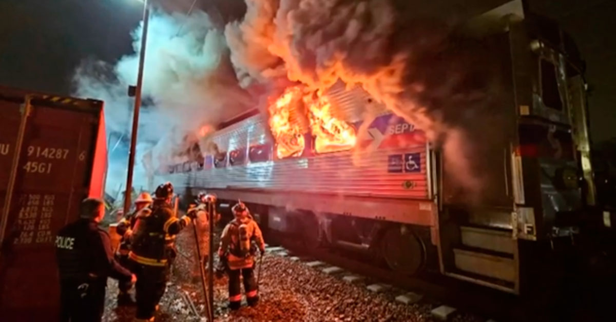 Incendio en tren obliga a evacuar a cientos de pasajeros: Investigan las causas del incidente