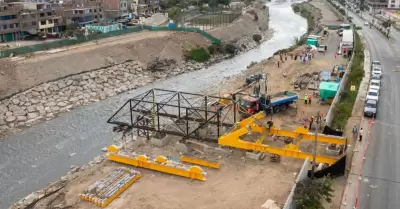 Construccin del nuevo puente peatonal Bethania.