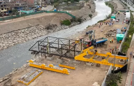 Construccin del nuevo puente peatonal Bethania.