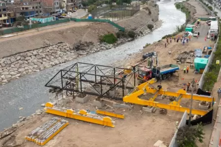 Construccin del nuevo puente peatonal Bethania.