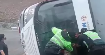 Bus de la Municipalidad de Marcona se volc y dej heridos.