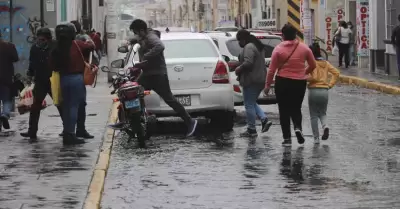 Lluvias sorprendieron a peruano esta tarde.